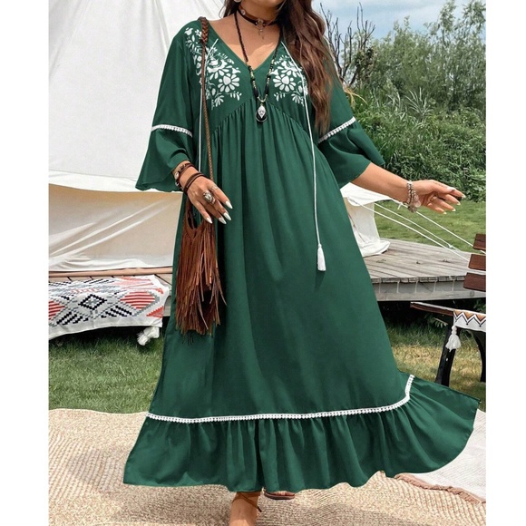 Plus Floral Print V neck 3/4 Sleeve Maxi Dress - Picture 8 of 9